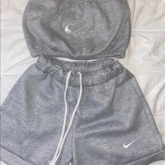 Nike inspired Crop top with shorts. - Picture 1 of 2